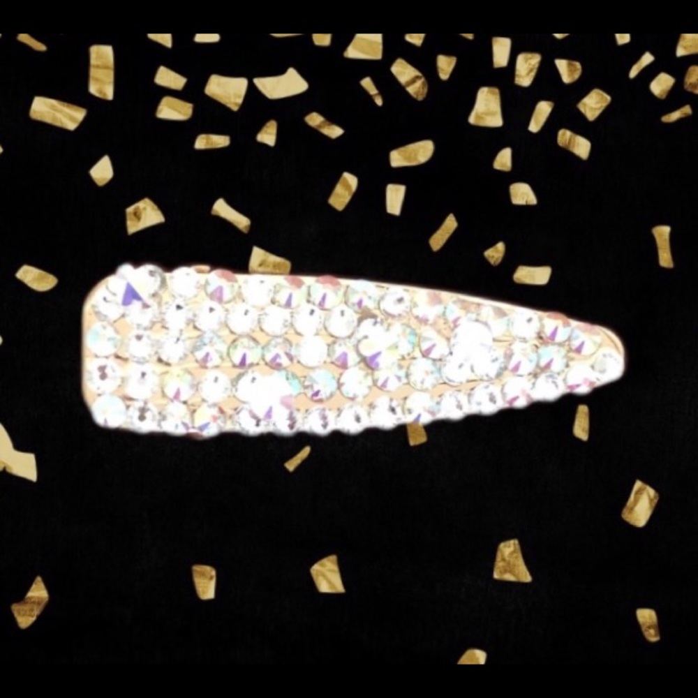 π₯³ GET ALL NEW 5 BLING HAIR CLIPS FOR $30 FIRM - Picture 7 of 8